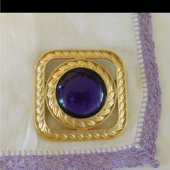 Trifari Purple Cabochon Brooch Vintage Signed Large Pin - Picture 5 of 5